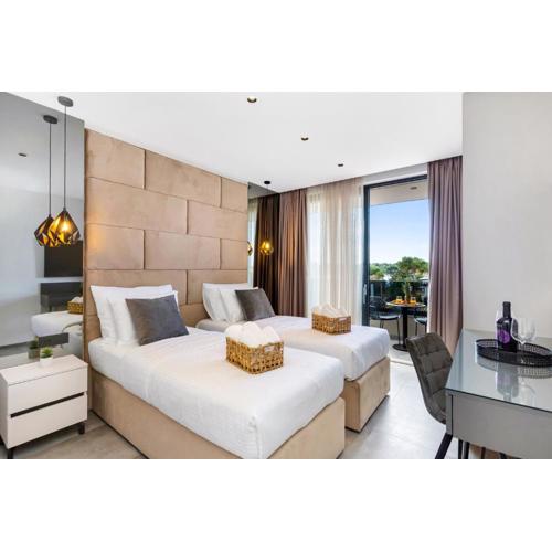 Fly Room - S7 - MPolo