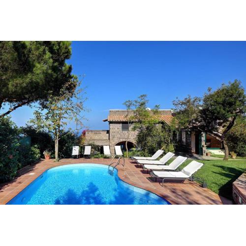 Fondo Turiello Villa Gardens Pool and Guest Services