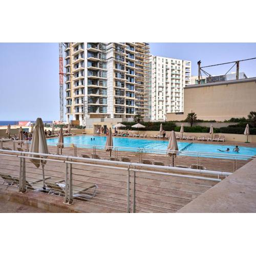 FortCambridge 2BR, pool, Terrace