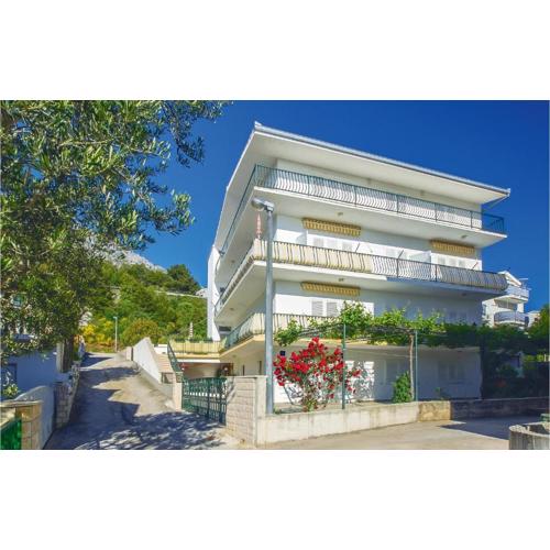 Four-Bedroom Apartment In Omis