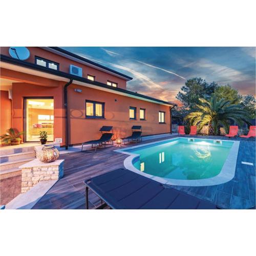 Four-Bedroom Holiday Home In Fazana