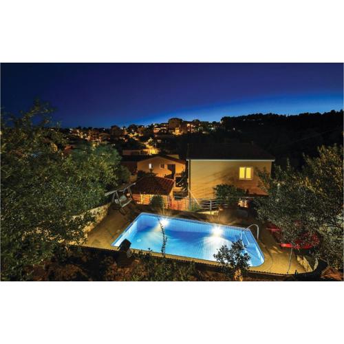 Four-Bedroom Holiday Home In Okrug Gornji