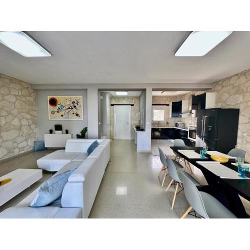 Four Seasons - The Eco Friendly Villa