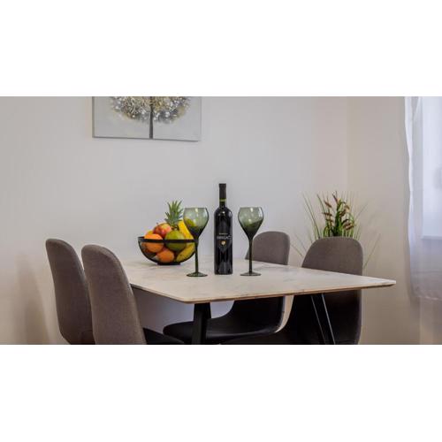 Four Seasons Apartment - FREE PARKING
