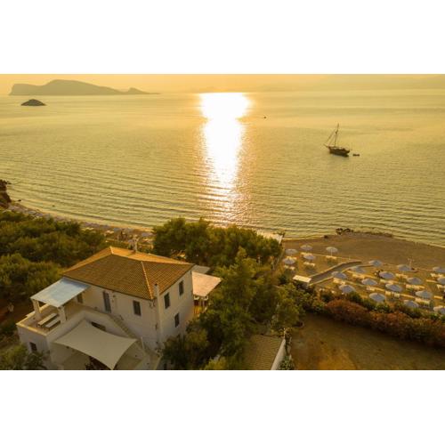 Four Seasons Hydra Luxury Suites