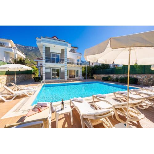 Four Seasons Villa