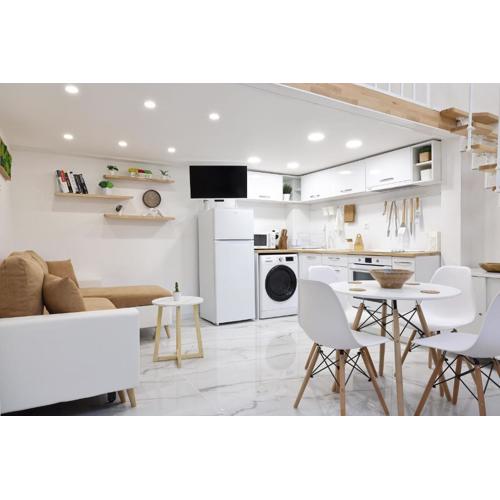 Free parking, Close to Subway, Central location