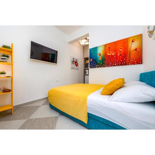 FREE parking Marli 4 - Room with private entrance -