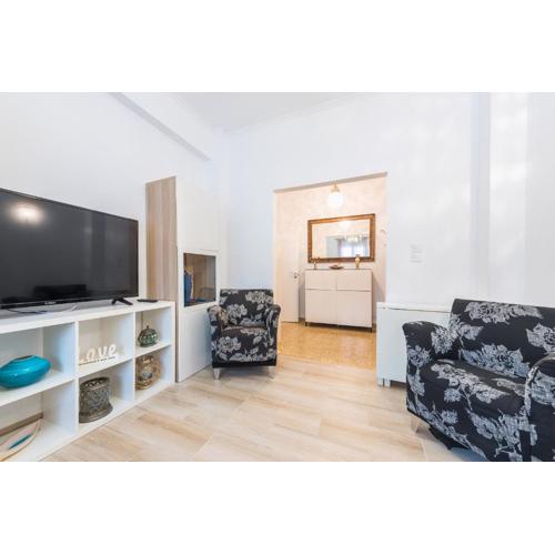 Fresh and Clean apt for 6 in Koukaki