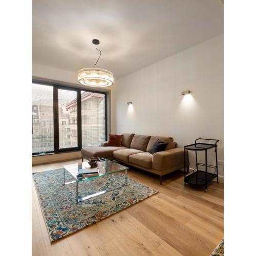 Fresh & Stylish in Lozenets With Private Parking