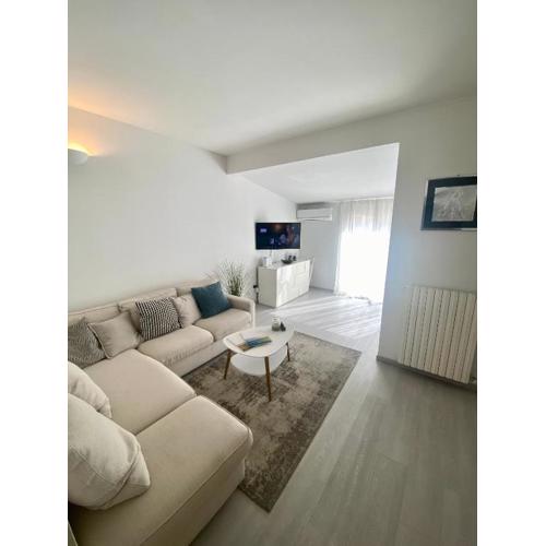 Front Beach Apartments - Attic