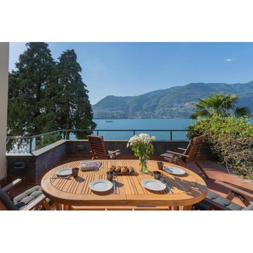Front Lake Apartment with private Funicular by Rent All Como