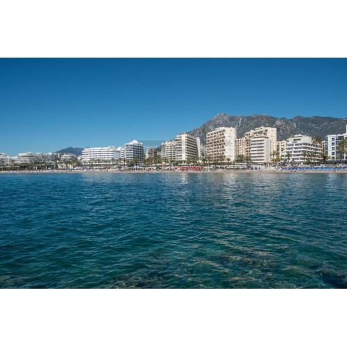 Front sea view apartment on Marbella\