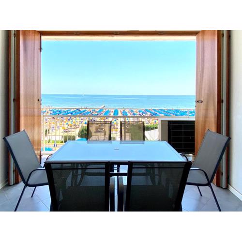 Fronte mare stupenda terrazza Piramide Jesolo Lido Carraro Immobiliare - Family Apartments
