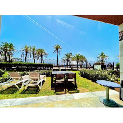 Frontline sea in the center of Puerto Banus.2bedrooms -Garden