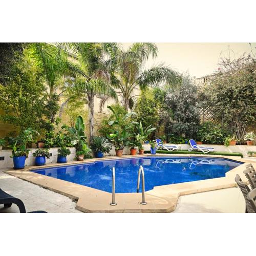 Fully-Detached Pool-House \