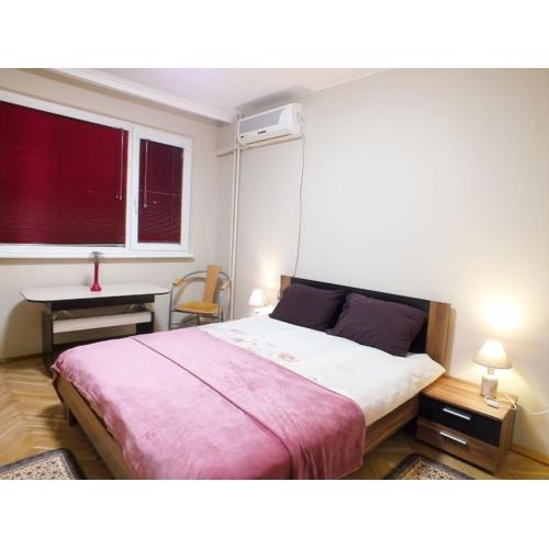 Fully Equipped Bright Apartment Close to Transport