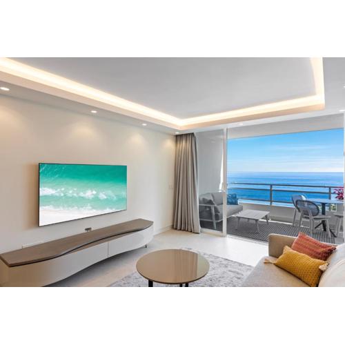 Fully renovated frontline flat
