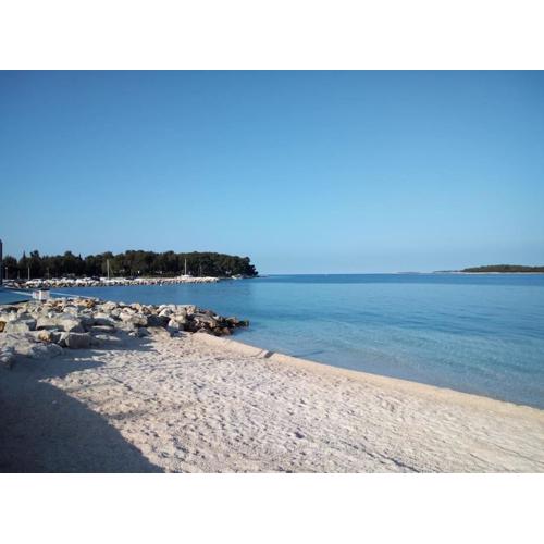 Fully Renovated Studio Apartment Pula Stinjan near the Beach