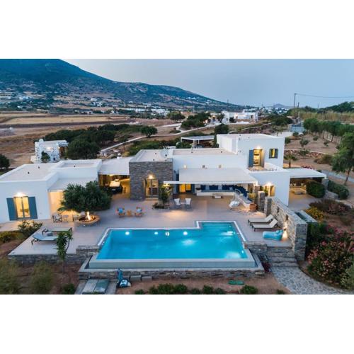 GAIA, unique villa, private pool & tennis court & boules