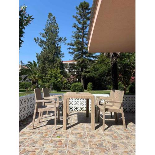 Garden Haven 100m from the Sea
