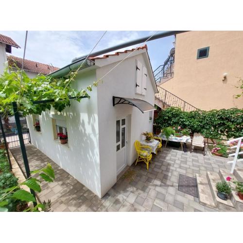 Garden house Apartments