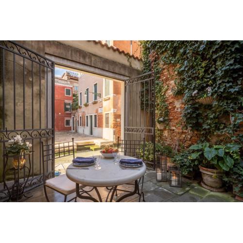 Garden Mansion with Private Mooring R&R