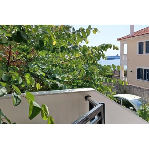 Garden Seaview Luxury Apartment with private parking
