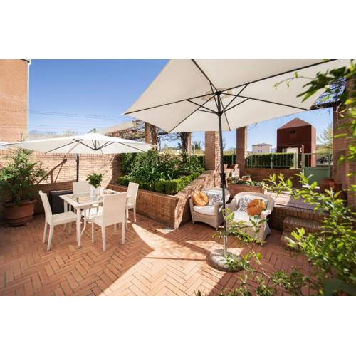 Garden Terrace Luxury Flat in Center Town