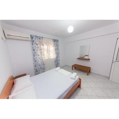 Garden Villa Sarande Apt-2