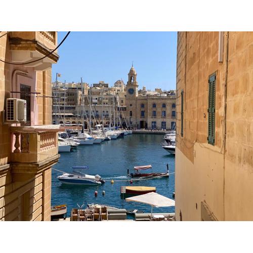 Gardjola Apartment - Authentic Stay By the Marina, Ideal for Couples