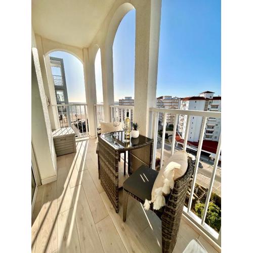 GATU Villa Salada, junto la playa, parking, terraza, aire acc, piscina, wifi Sólo familias o grupos mayores de 25 años