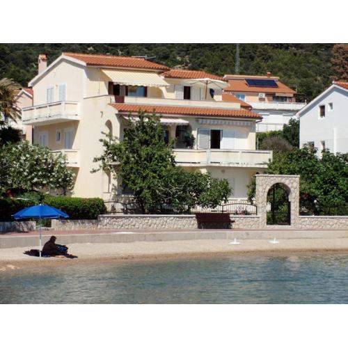 Gelbes Haus, Einzimmerwohnung am Meer