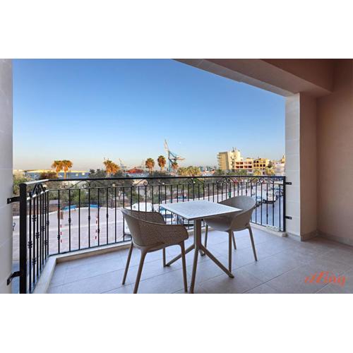 Gem Beachfront Apt with Amazing Bay and Sea Views