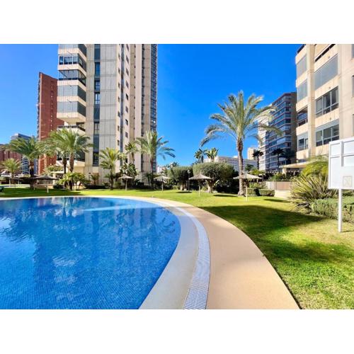 Gemelos 26 Pool Levante