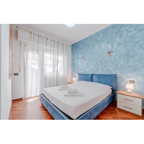 Genova bright apartment near the beach