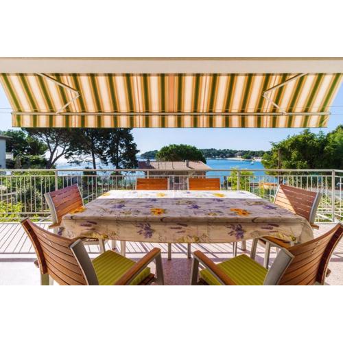 Geräumige Wohnung Lory Mit Meerblick In Strandnähe