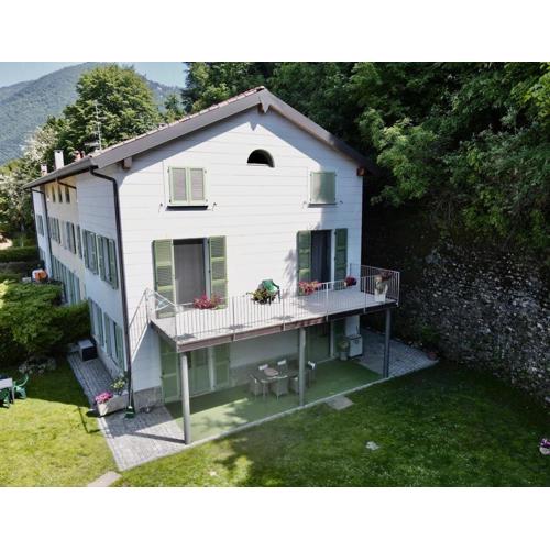 Giardino privato sul lago