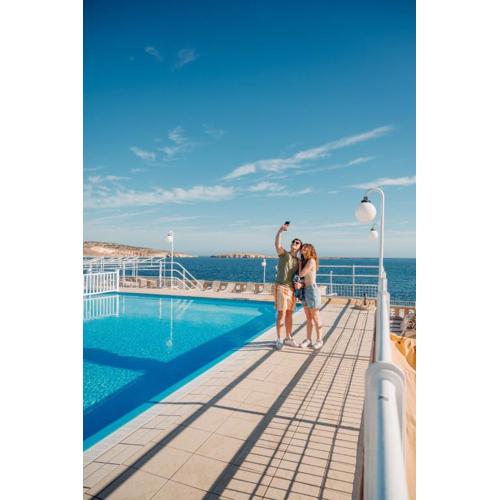 Gillieru Harbour Hotel