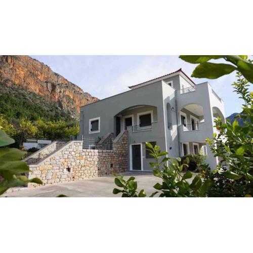 Giorgos’s Luxury Apartment.