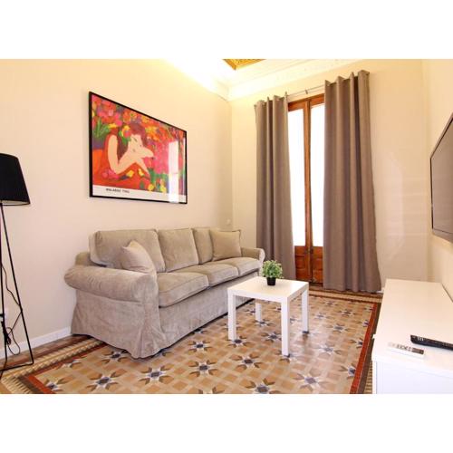 GIR2B · GIR2B - Central apartment with balcony