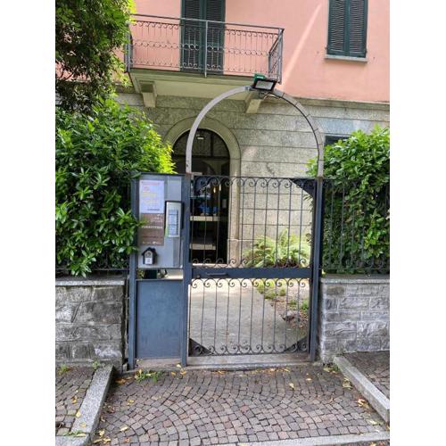 Gira Guest House