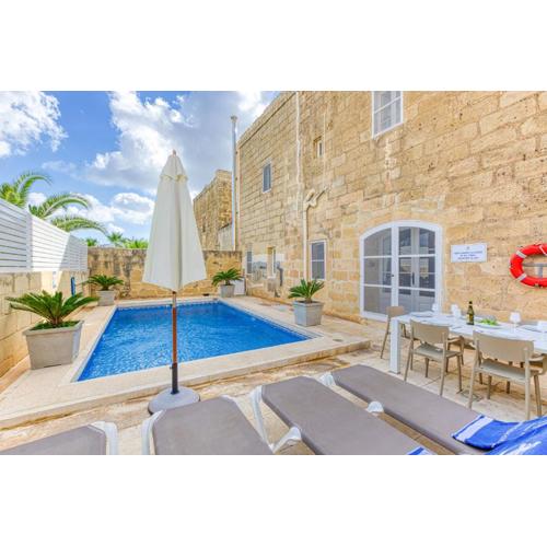 Girardu Holiday Home