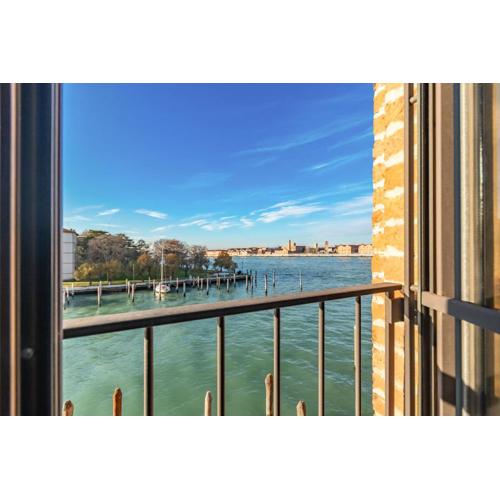 Giudecca Elegant APT with Stunning Lagoon View!