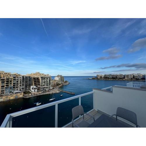 Giuliani Seafront Penthouse 15