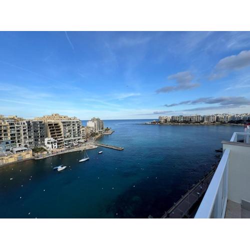 Giuliani Seafront Penthouse 16