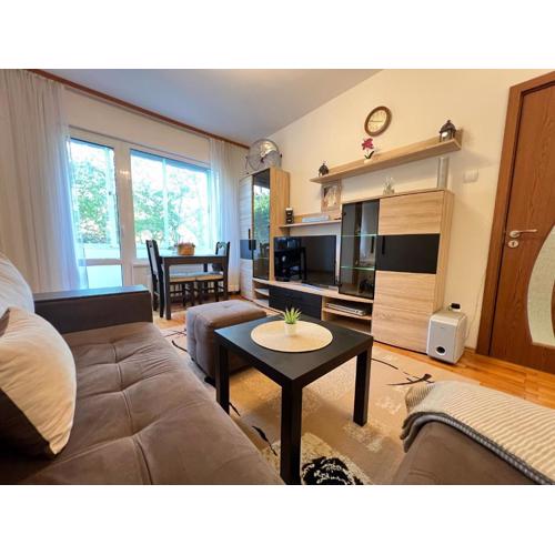 Giza Cozy 1BDR w WiFi near Arena 8888 and SofiaMed