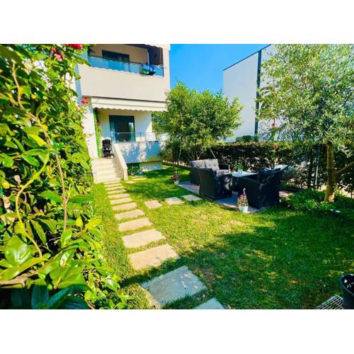 Gjiri i Lalezit Vala Mar Apartment with garden