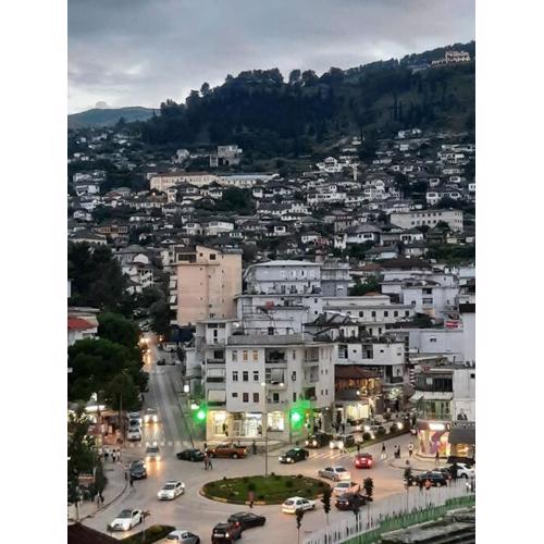 Gjirokastra apartment 360