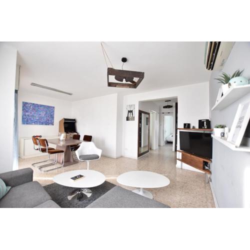 Glabur Stays - The Cozy 2 BDR - Nicosia City, Free Parking & Wifi, Welcomes You!!!